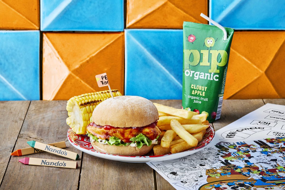 Nandino Burger, chip and corn on the cob, Pip cloudy apple juice and crayons